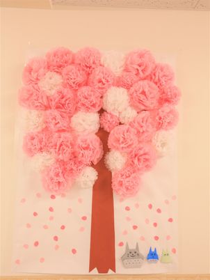 壁飾りのカラフルな花束