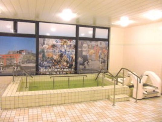 介護施設のゆったり浴室
