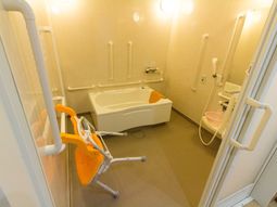 バリアフリー対応の浴室
