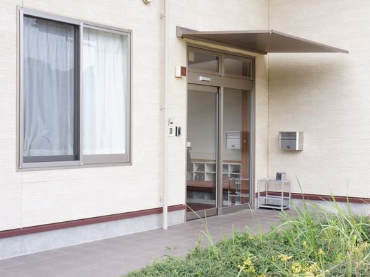清潔な建物のエントランス