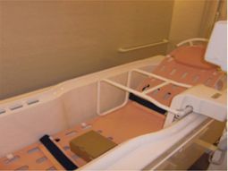 バリアフリーの設備付き浴室