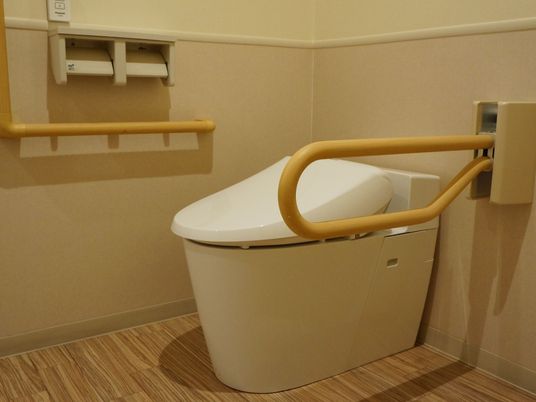 手すり付きトイレ設備