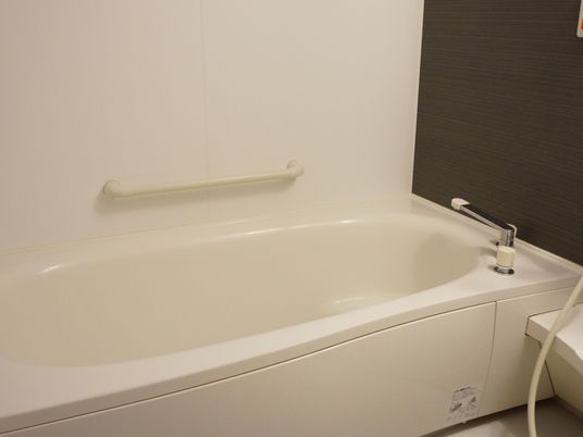 手すり付き浴槽