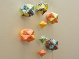 色とりどりの壁飾り
