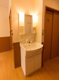 洗面台と鏡のある角度