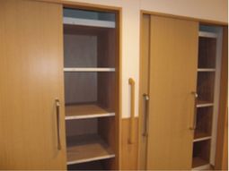 収納スペースの整ったクローゼット