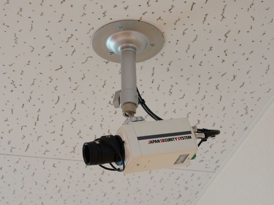 監視カメラの設置された天井
