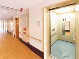 清潔な廊下とエレベーター