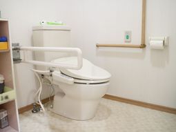 手すり付きトイレ