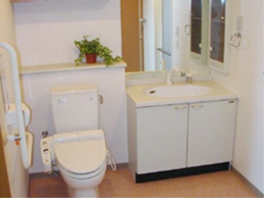 バリアフリーのトイレ空間