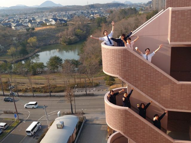 楽しげなスタッフの姿 スタッフイメージ 活気ある職場で一緒に働き、利用者様の日常を彩りませんか。