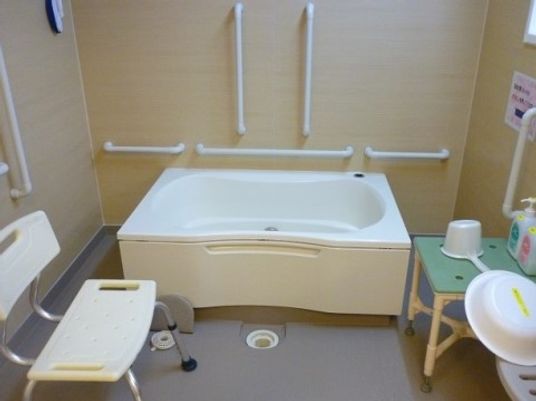 バリアフリー対応の浴室