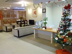 クリスマス飾りのロビー