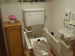 配慮されたトイレ設備