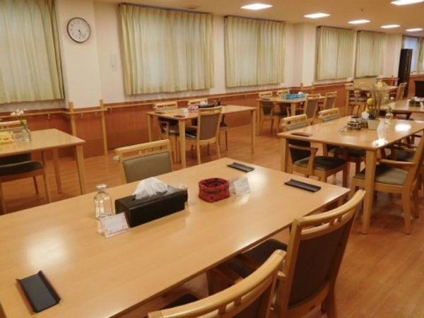 明るい食堂の様子