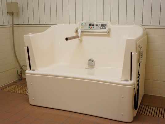 機能的な介護浴槽