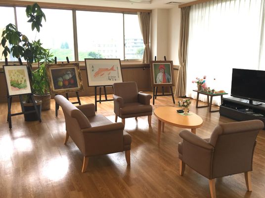 居心地の良いラウンジの風景