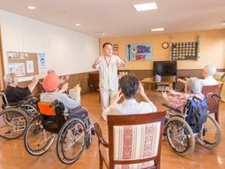 多目的室でのレクリエーション