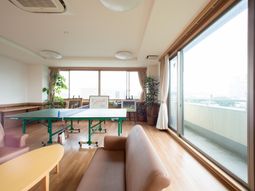 多目的室の明るい空間