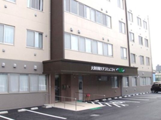清潔感のある建物エントランス
