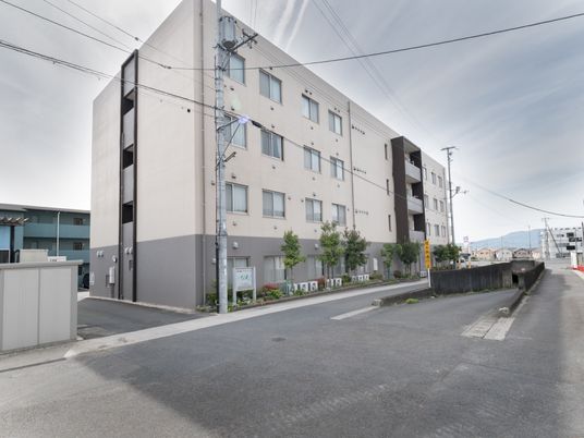 現代的な建物の外観