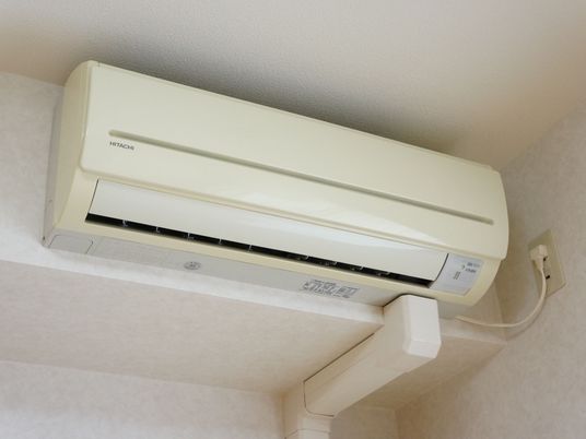 壁掛けエアコンのクローズアップ