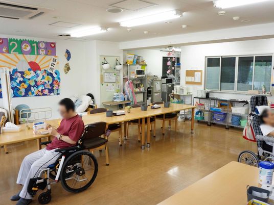 活動的な中庭の様子