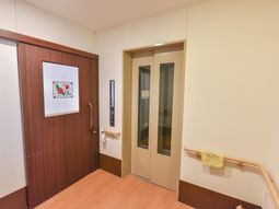 エレベーター付近の廊下