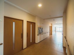 廊下の明るい空間