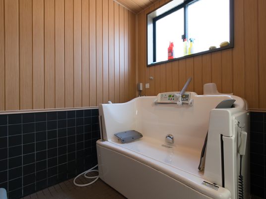 木目調のバリアフリー浴室