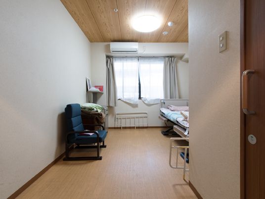 居室の明るい一室