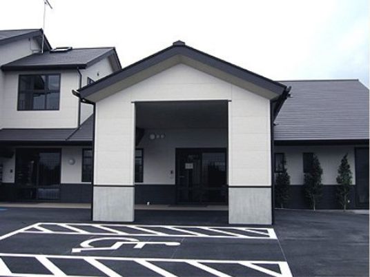 清潔な施設のエントランス