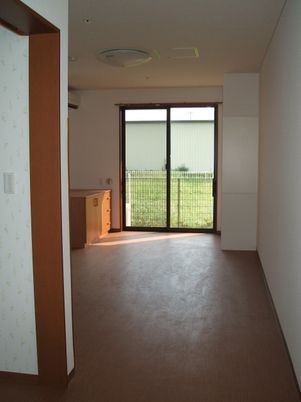 広々とした明るい居室