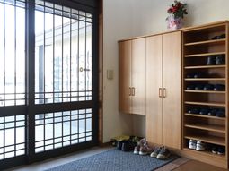 明るい玄関スペース