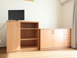 居室の家具とテレビ