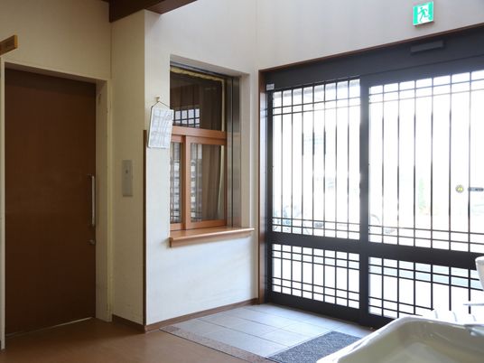 和風の明るいエントランス