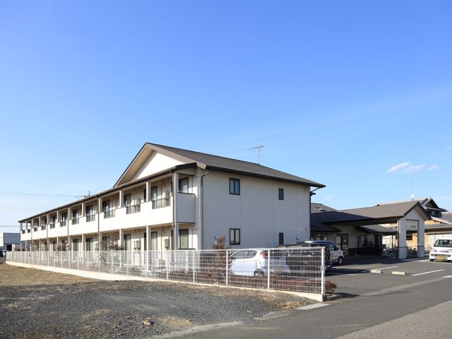快適な居住空間の外観 外観 広々とした敷地に佇むモダンな建物は、日当たりが良く、落ち着いた雰囲気を提供しています。