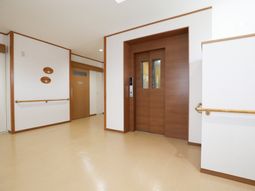 清潔な廊下と扉