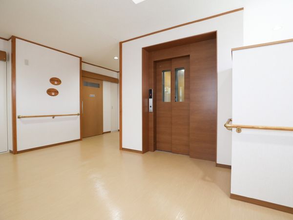 清潔な廊下と扉