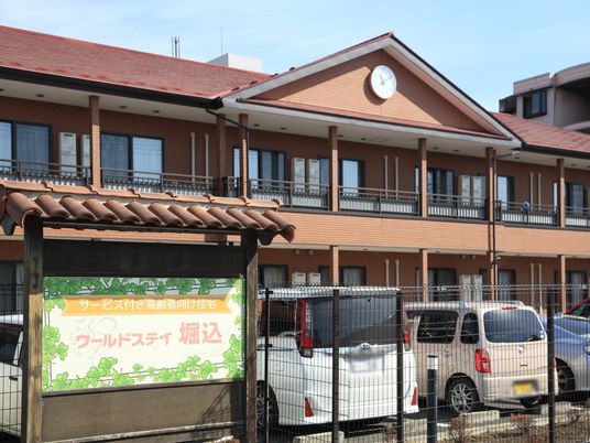 温もり感じる煉瓦造りの外観