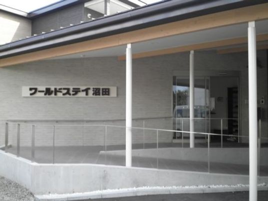 エントランスの外観