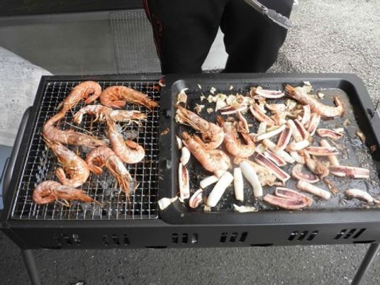 屋外でのバーベキュー料理