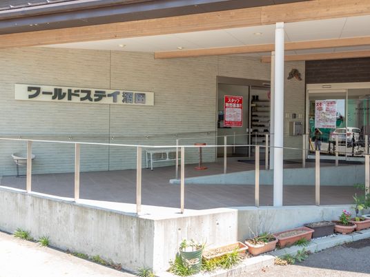 エントランスの外観