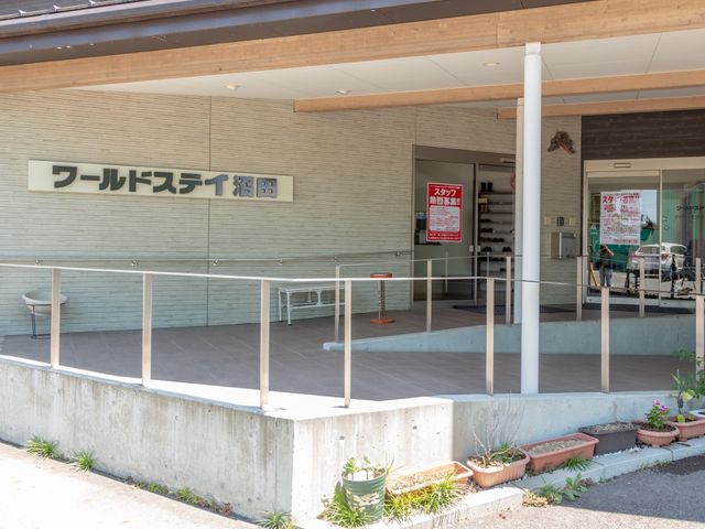 エントランスの外観
