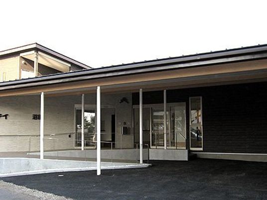 施設のエントランス  
