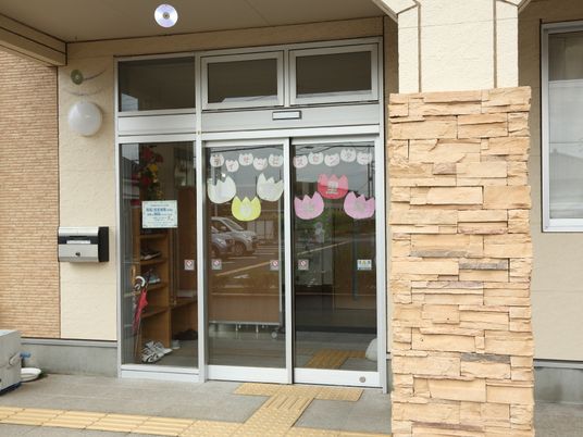 エントランスの自動ドア