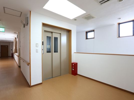 廊下とエレベーターの清潔感