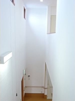 清潔な白い廊下