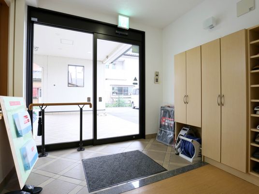 エントランスのきれいな空間
