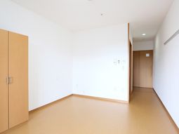 明るく広々した居室